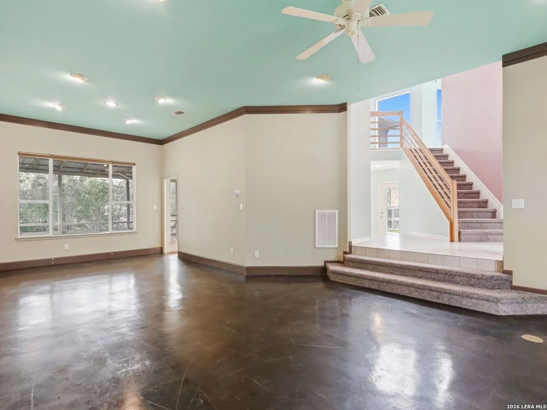 Photo of 968 Queens Dr.