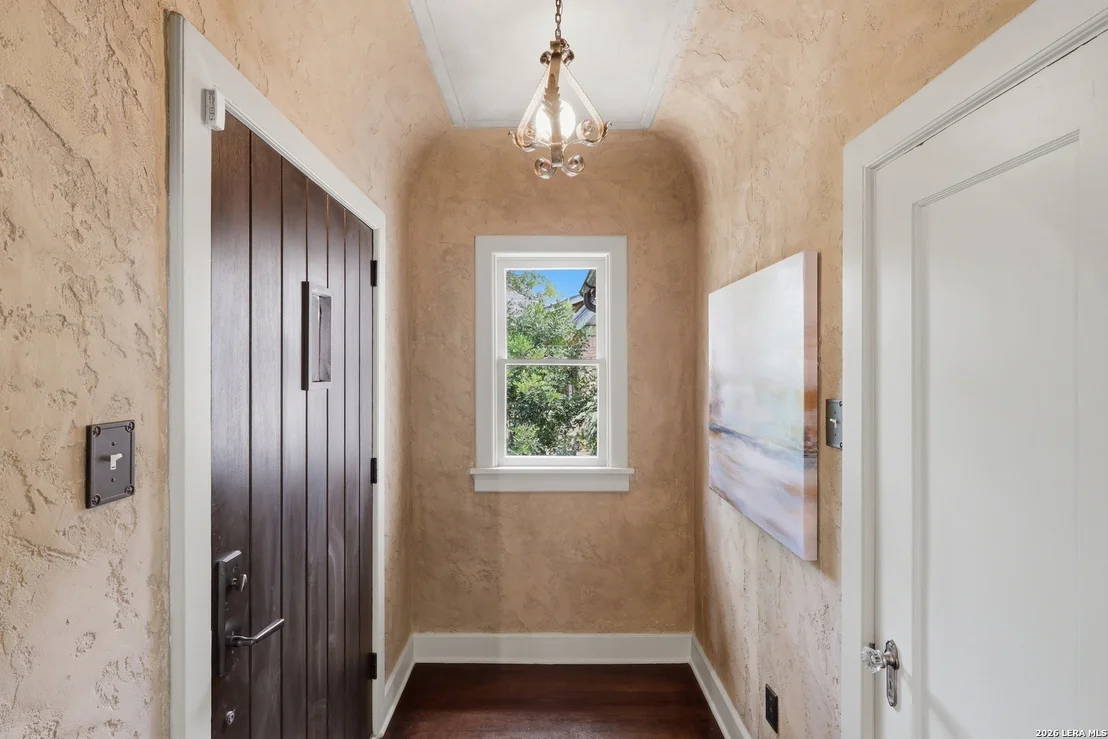 Photo of 218 NORTH DR