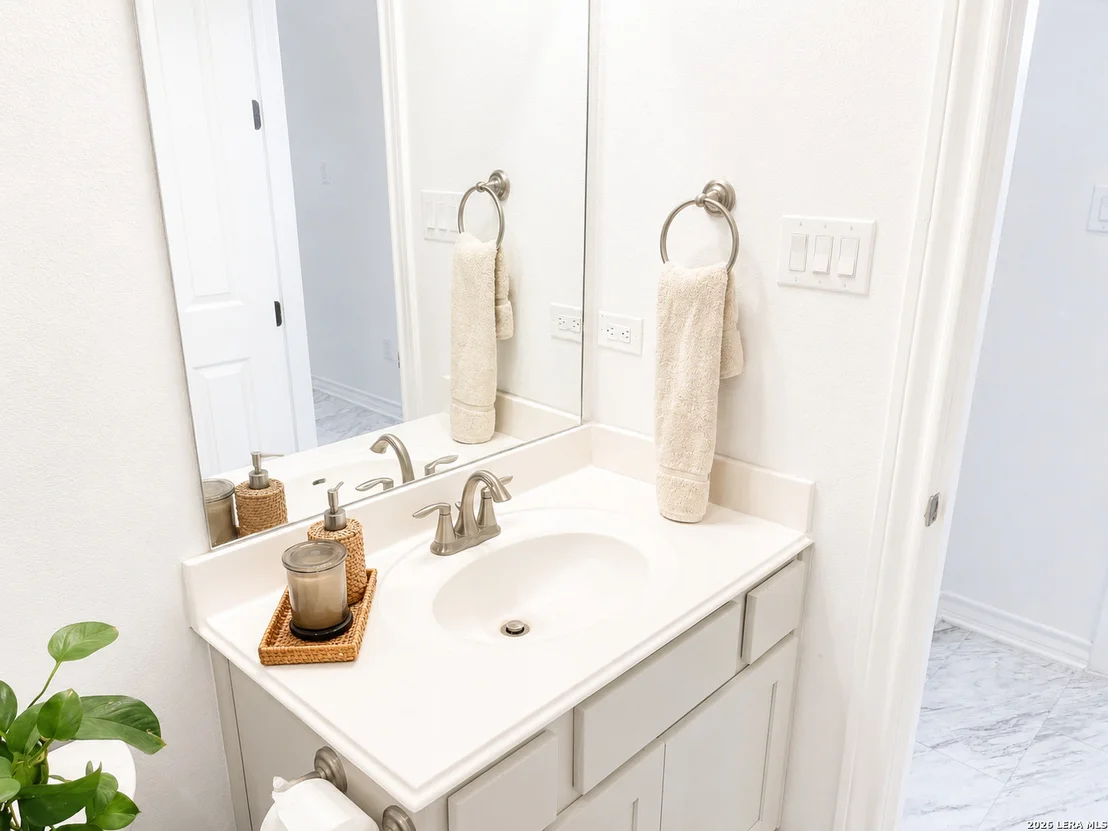 Photo of 1603 Oak Willow