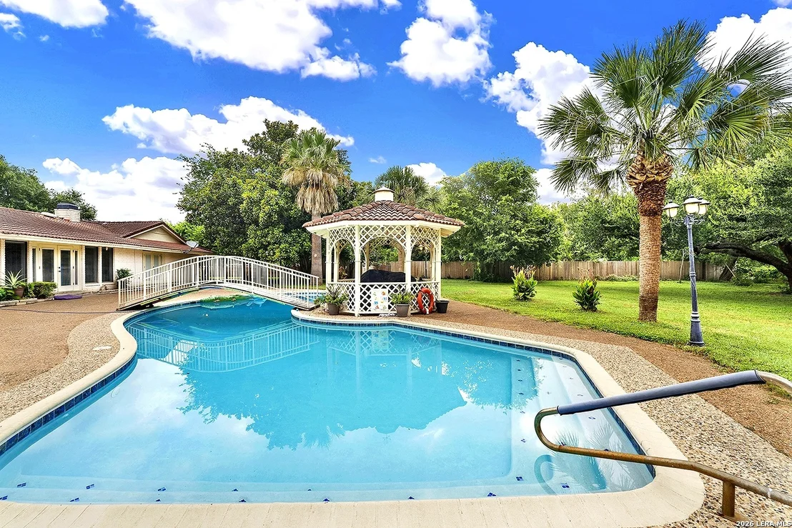 Photo of 5 AUGUSTA DR
