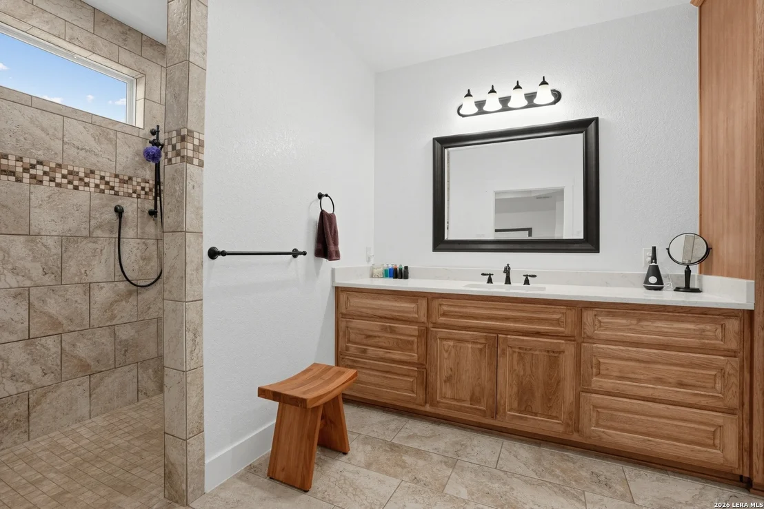 Photo of 105 OAK VIEW DR