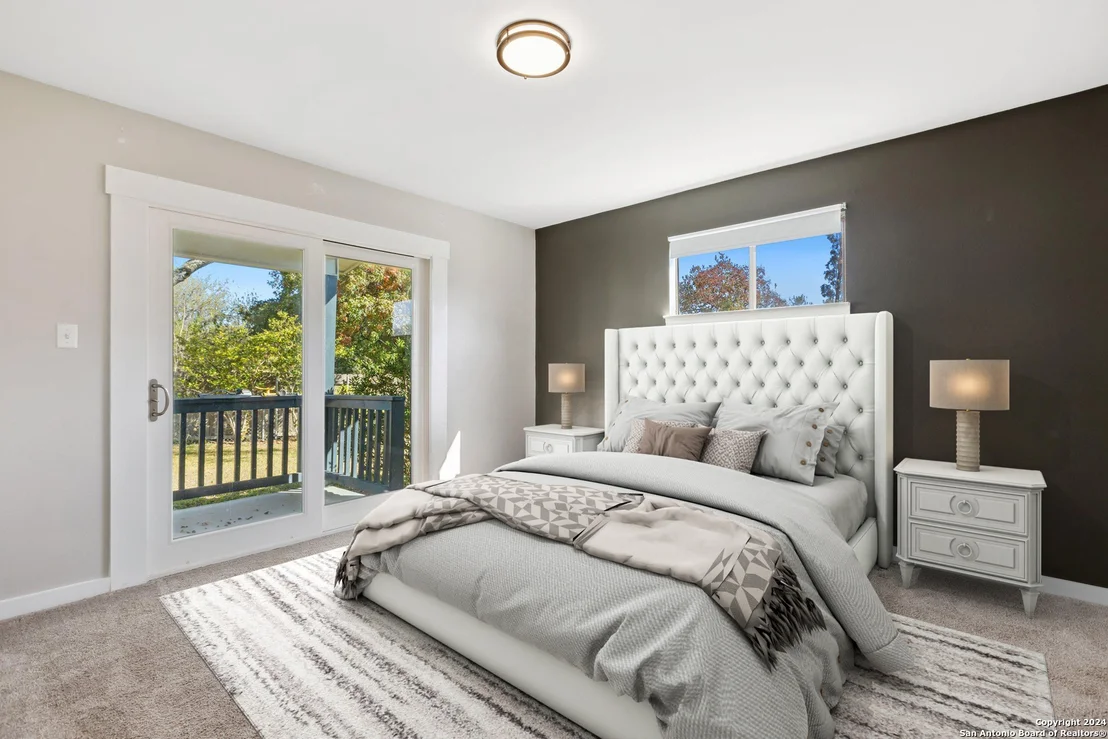 Photo of 8 ROSELAWN CIR