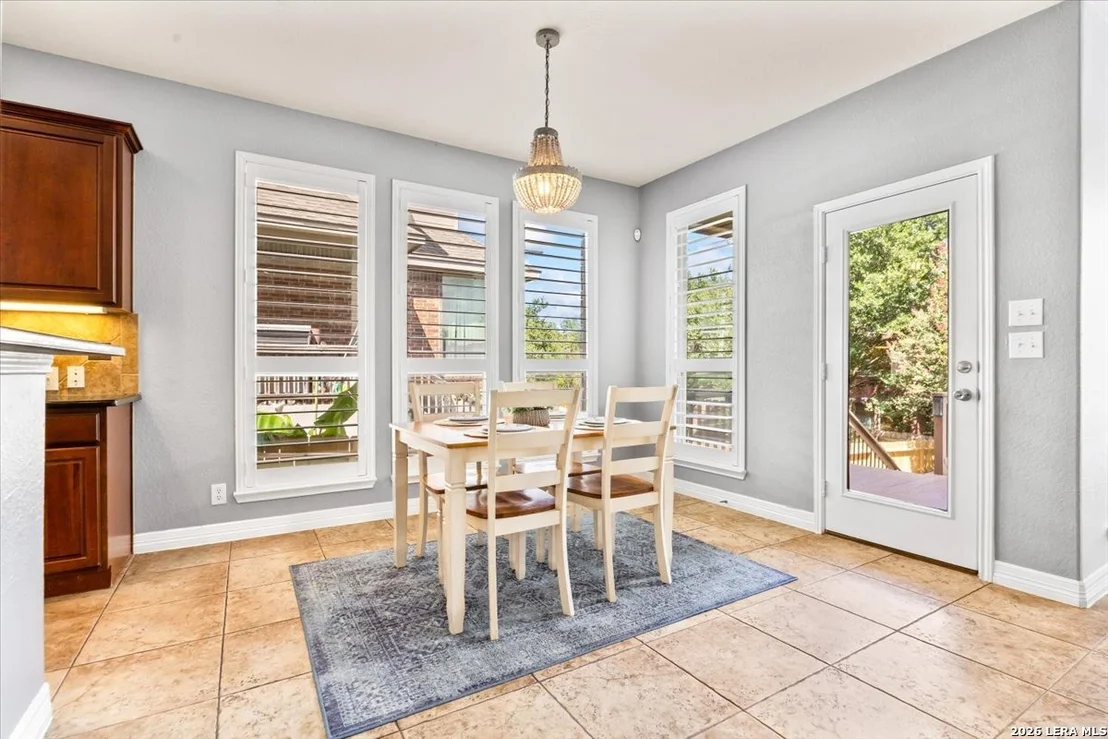 Photo of 430 White Cyn