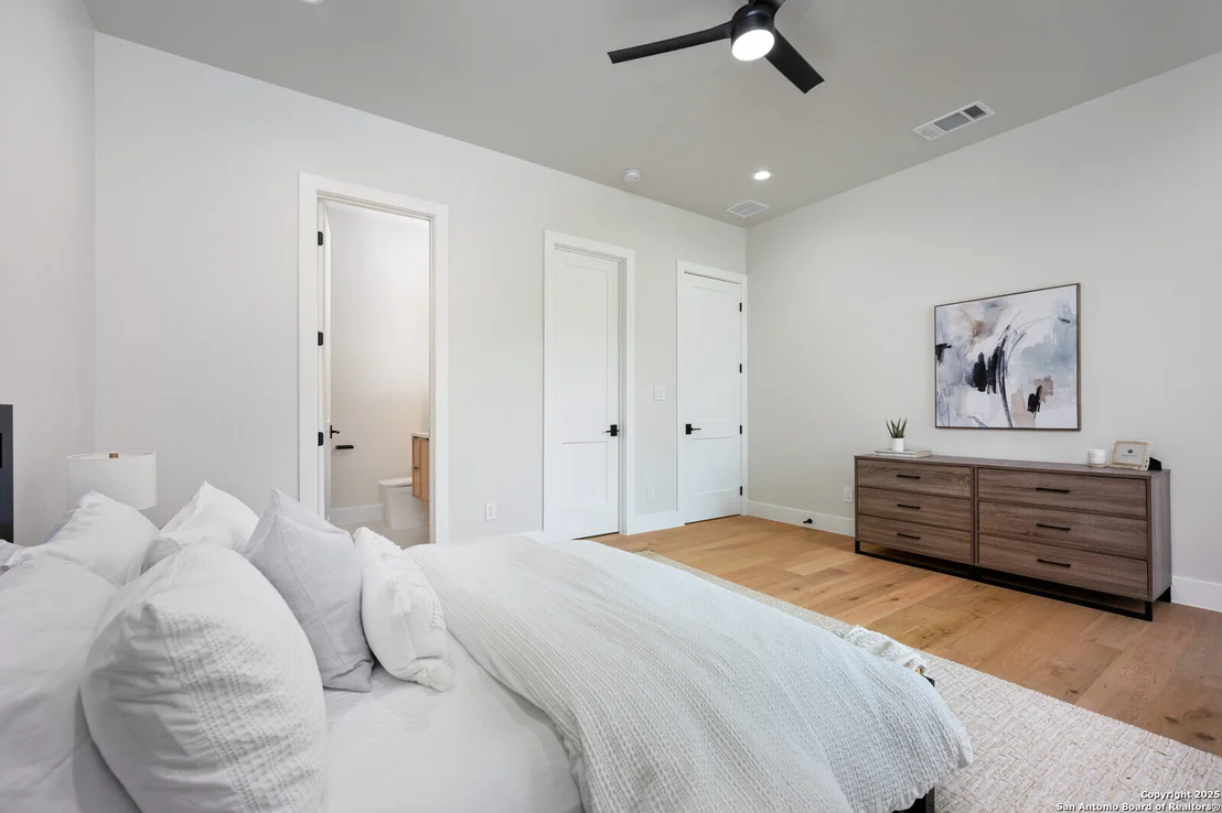 Photo of 9539 Lenox Hill