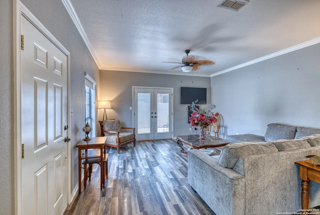 Photo of 6 Leona Heights