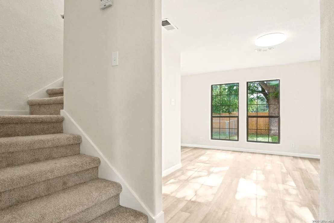 Photo of 438 CRESTHILL RD