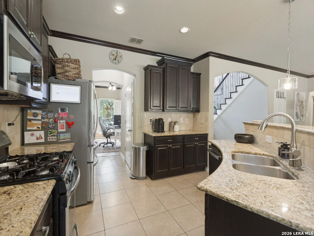 Photo of 21518 PROMONTORY CIR