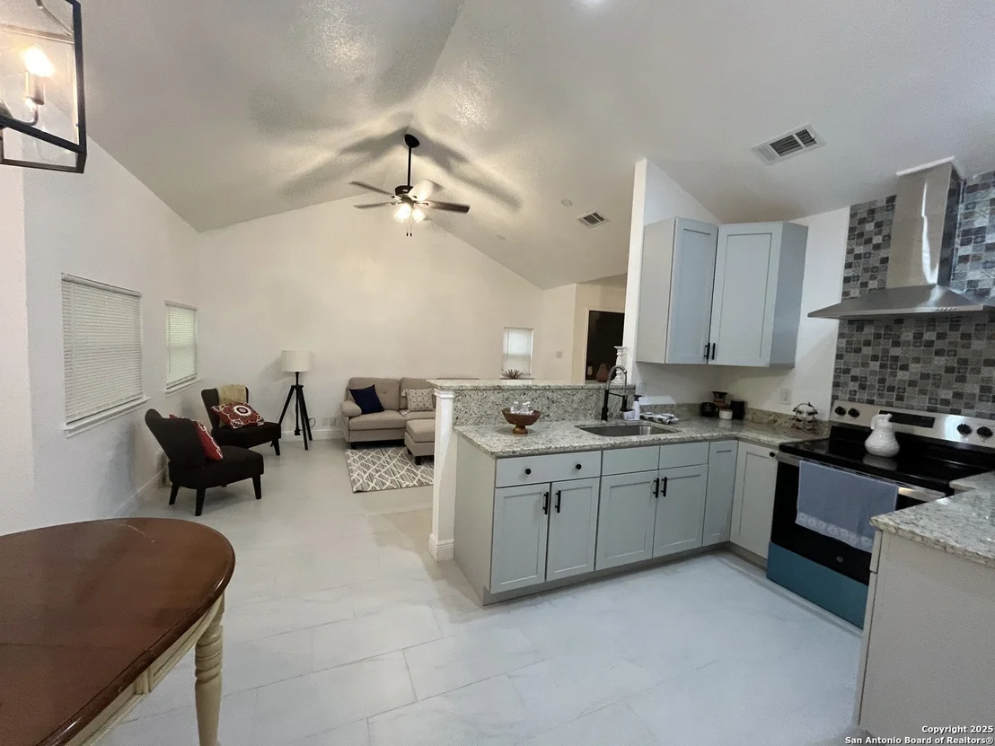 Photo of 7438 Rimhurst