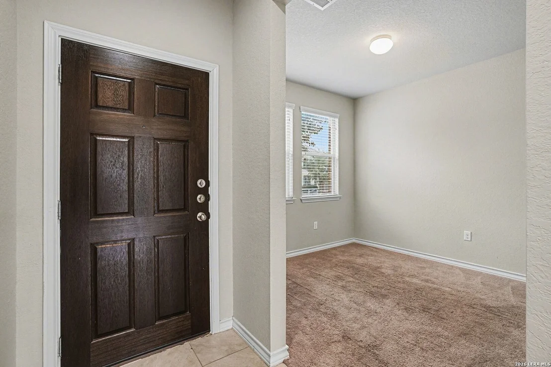 Photo of 8807 White Crown