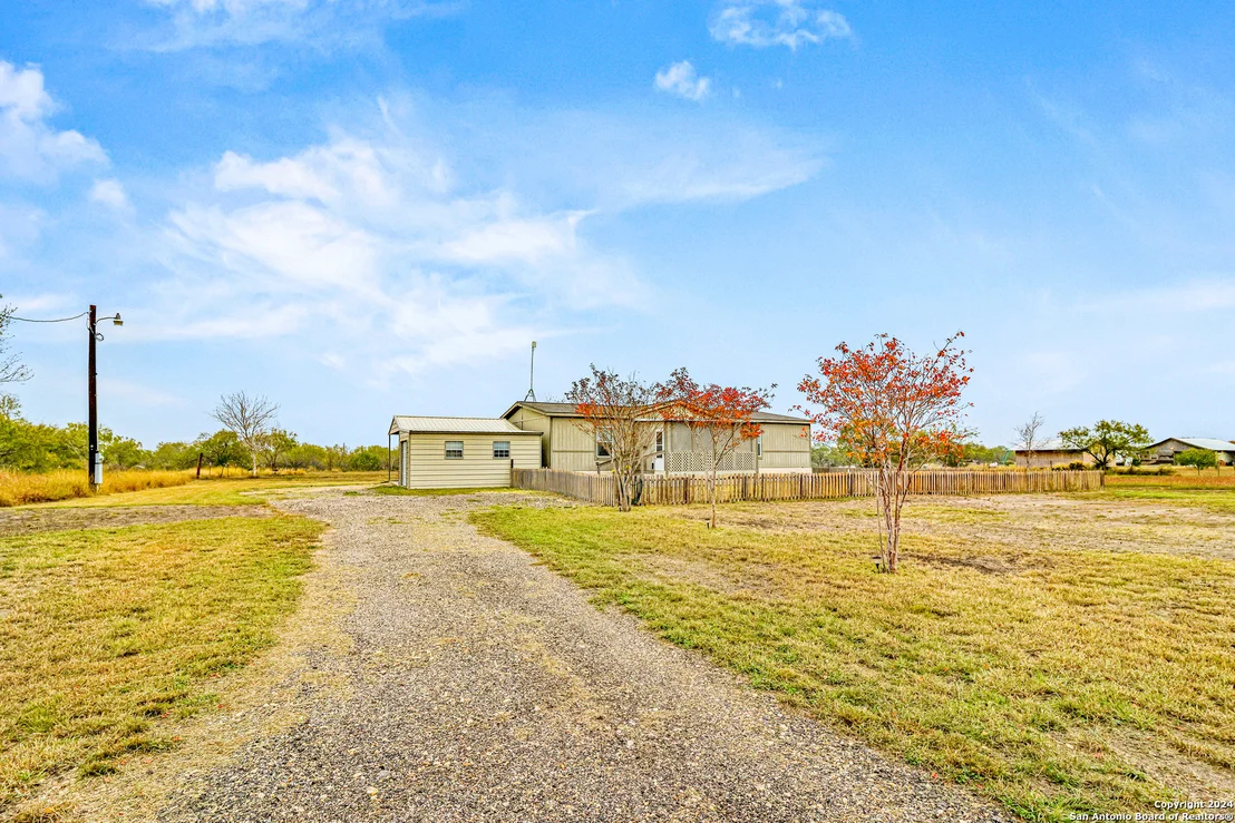 Photo of 609 Country Trail