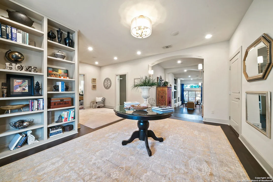 Photo of 8 Benchwood Cir