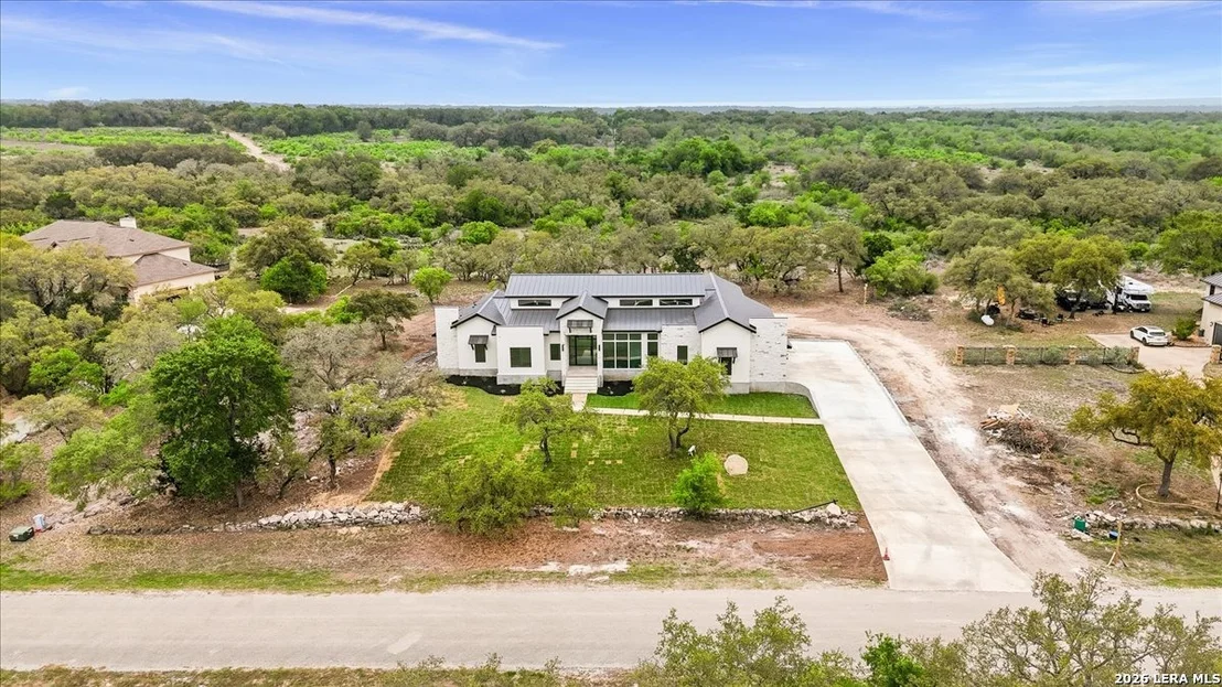 Photo of 577 Private road 3702