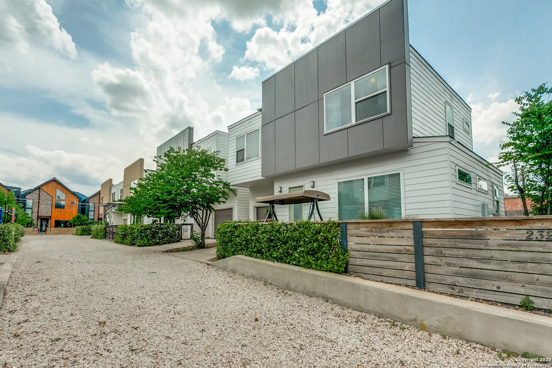 Photo of 232 E Cevallos UNIT 101