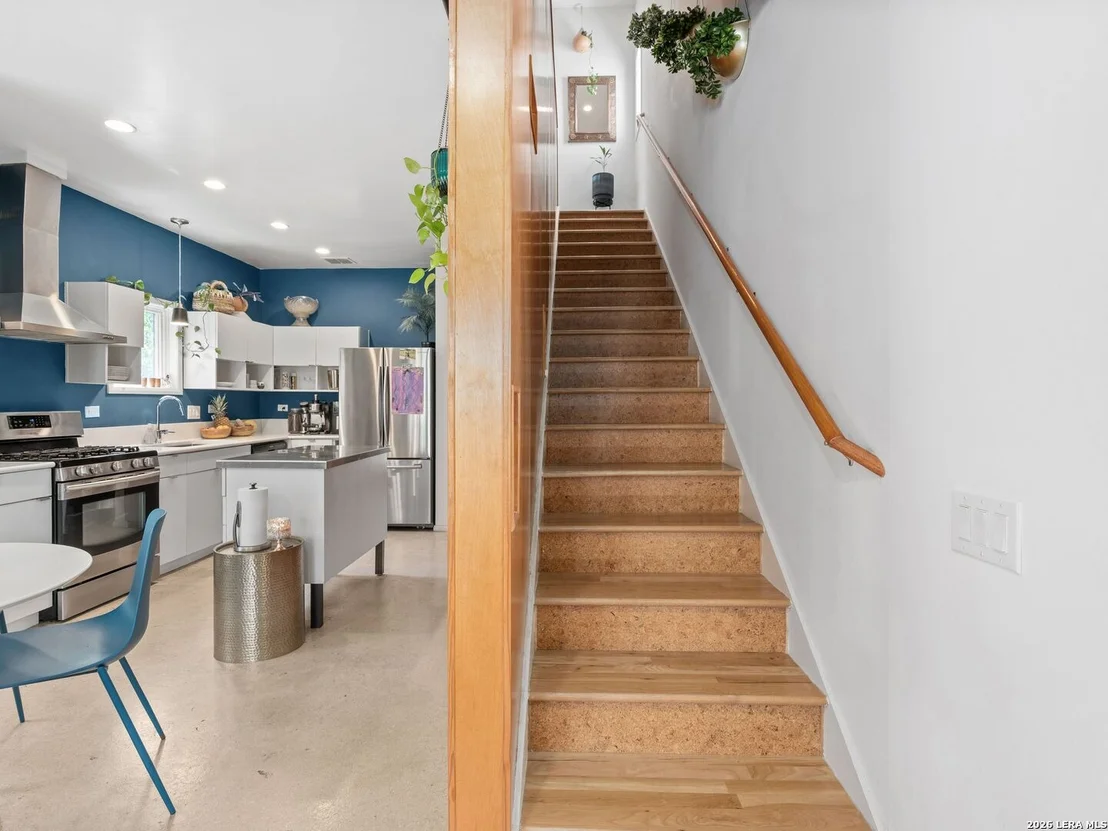 Photo of 325 LAVACA ST