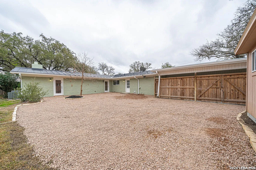 Photo of 355 Donella