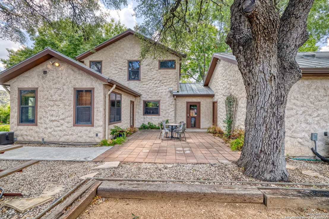 Photo of 1242 RIVER RD