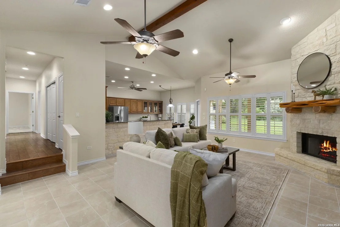 Photo of 128 Comal Oak