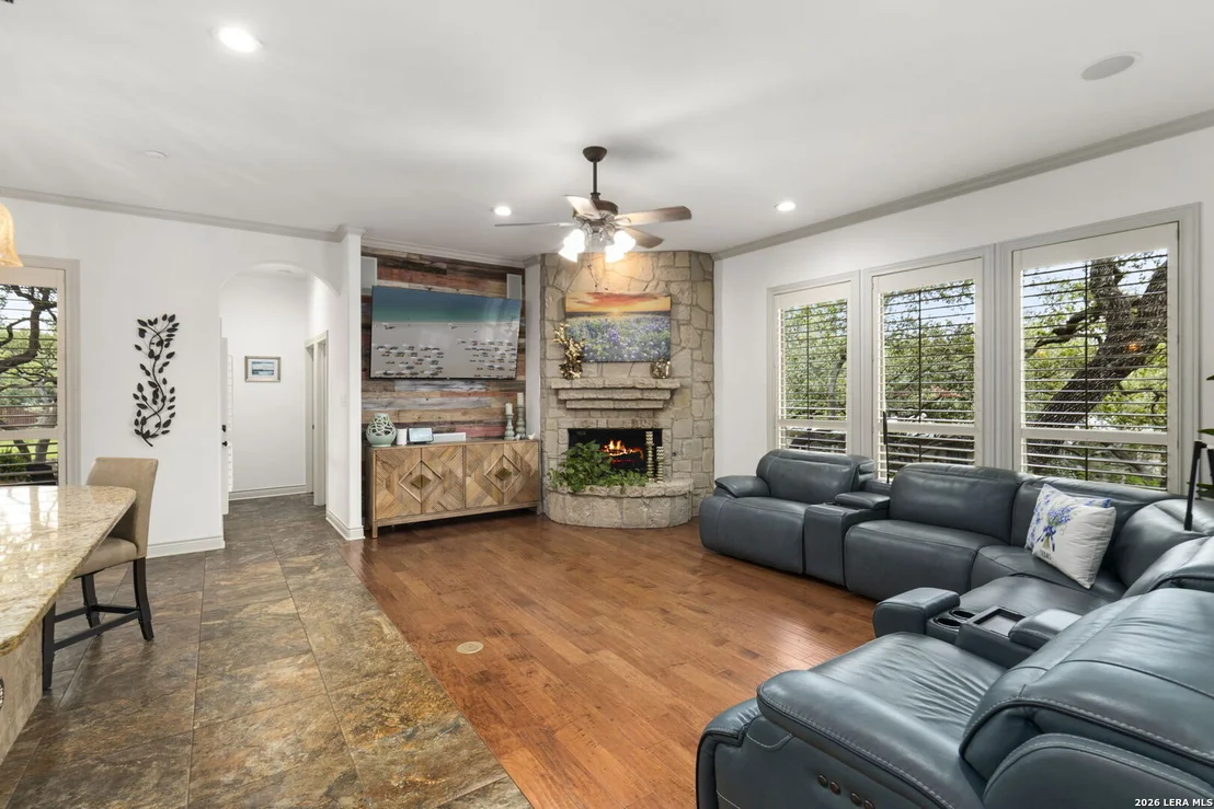 Photo of 921 GREAT TREE DR