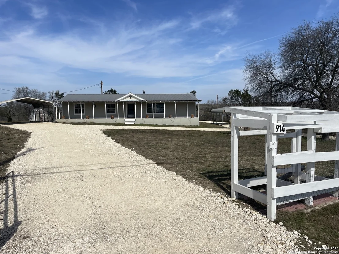 Photo of 914 COUNTY ROAD 4511