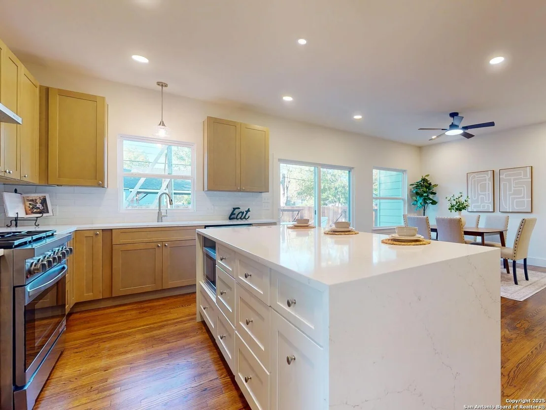 Photo of 141 CHEVY CHASE DR