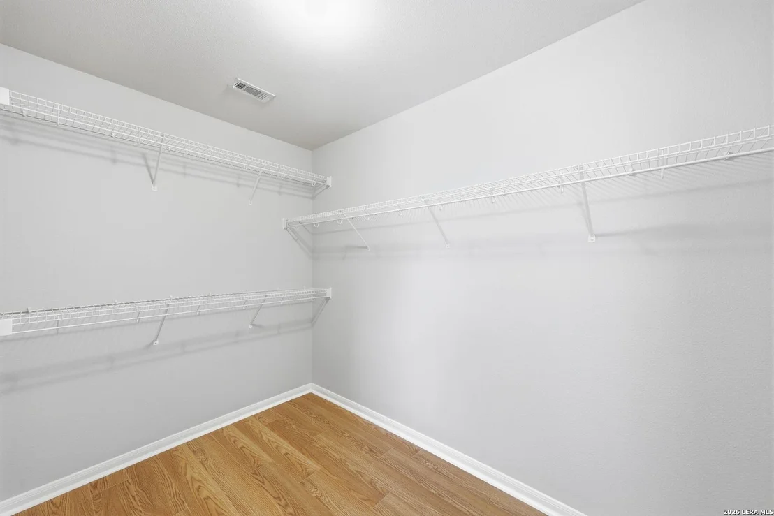 Photo of 831 Queens Oak