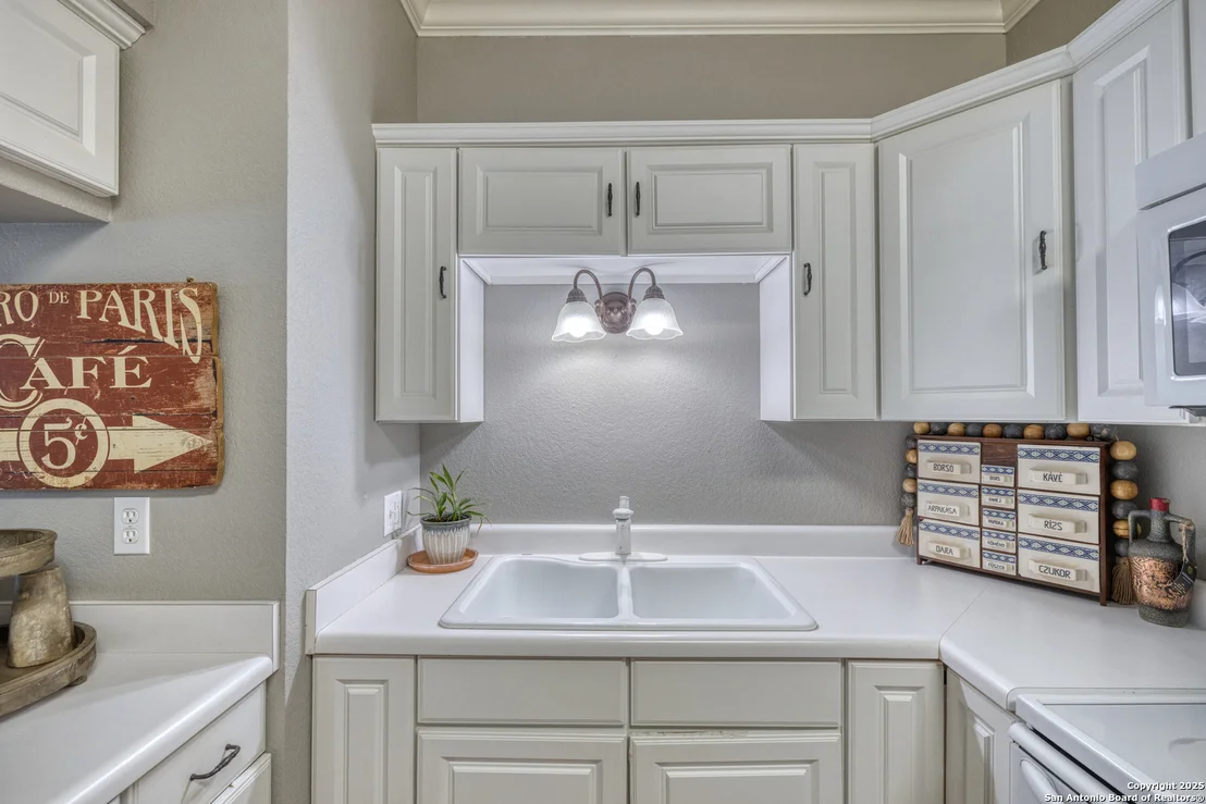 Photo of 6 Leona Heights