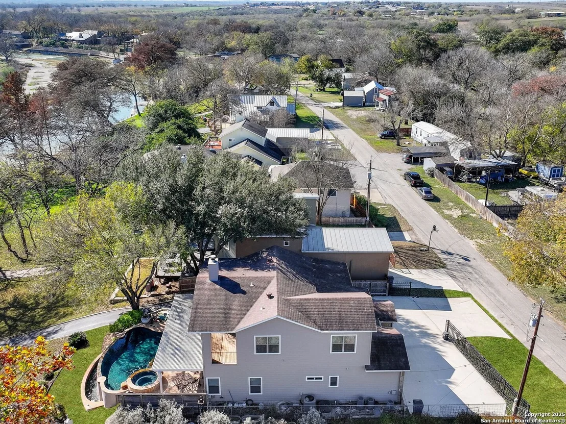 Photo of 705 RIDGEROAD DR
