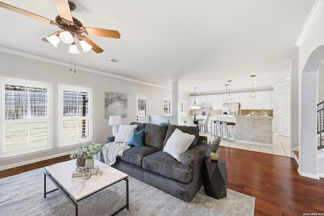 Photo of 831 Queens Oak