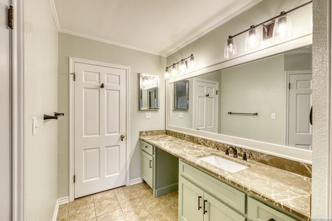Photo of 921 Maple