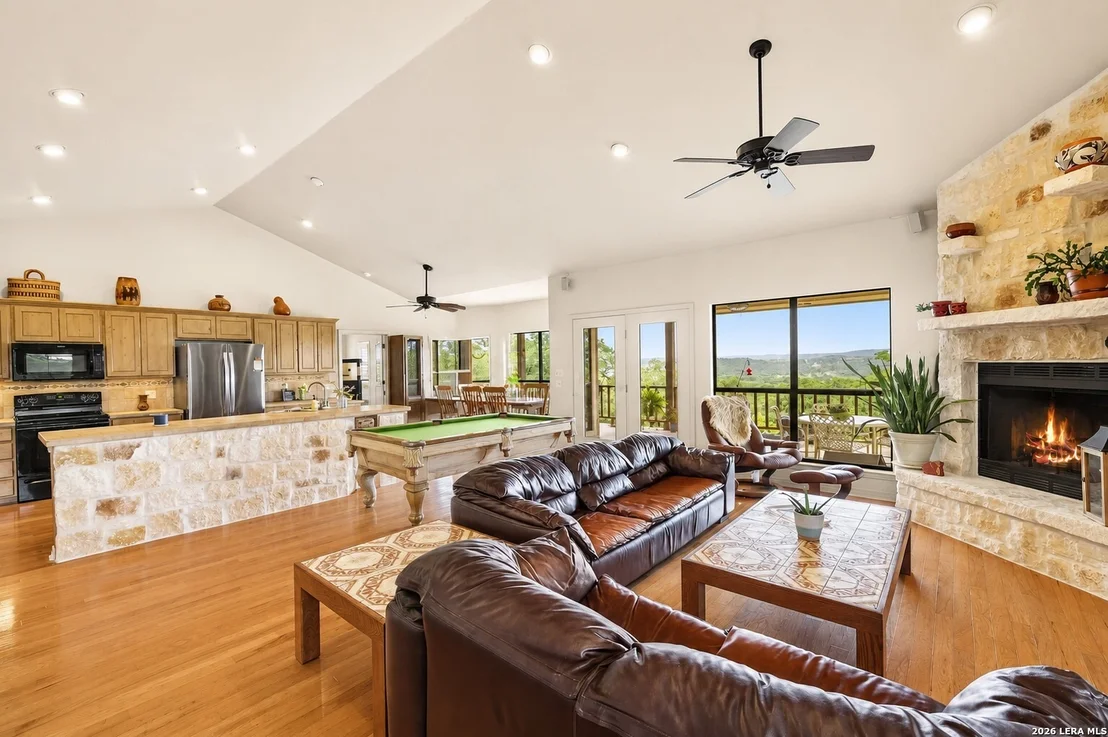 Photo of 138 RIDGE RD W