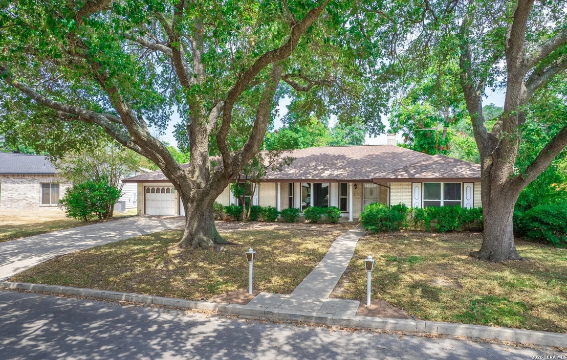 Photo of 621 Balfour Dr