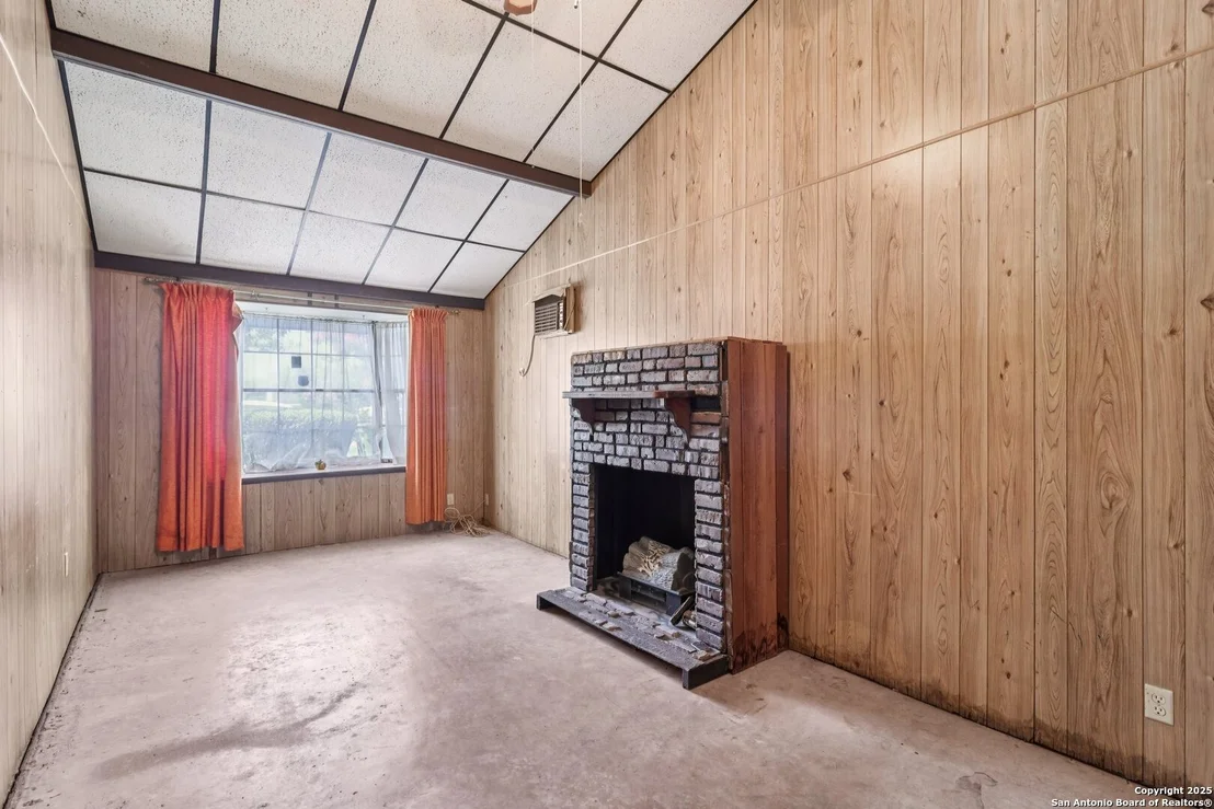 Photo of 5547 Middlefield Dr