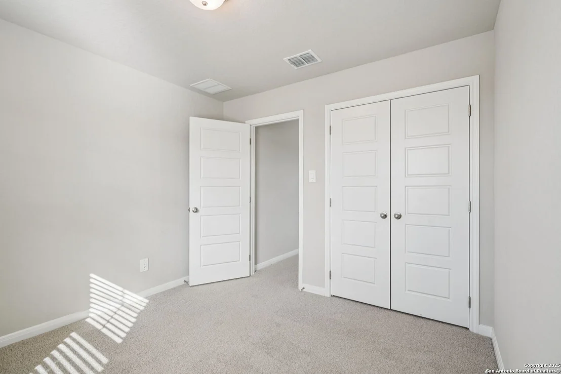 Photo of 10295 King Robert