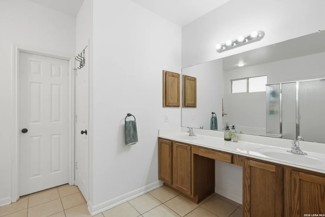 Photo of 254 MAIDSTONE CV