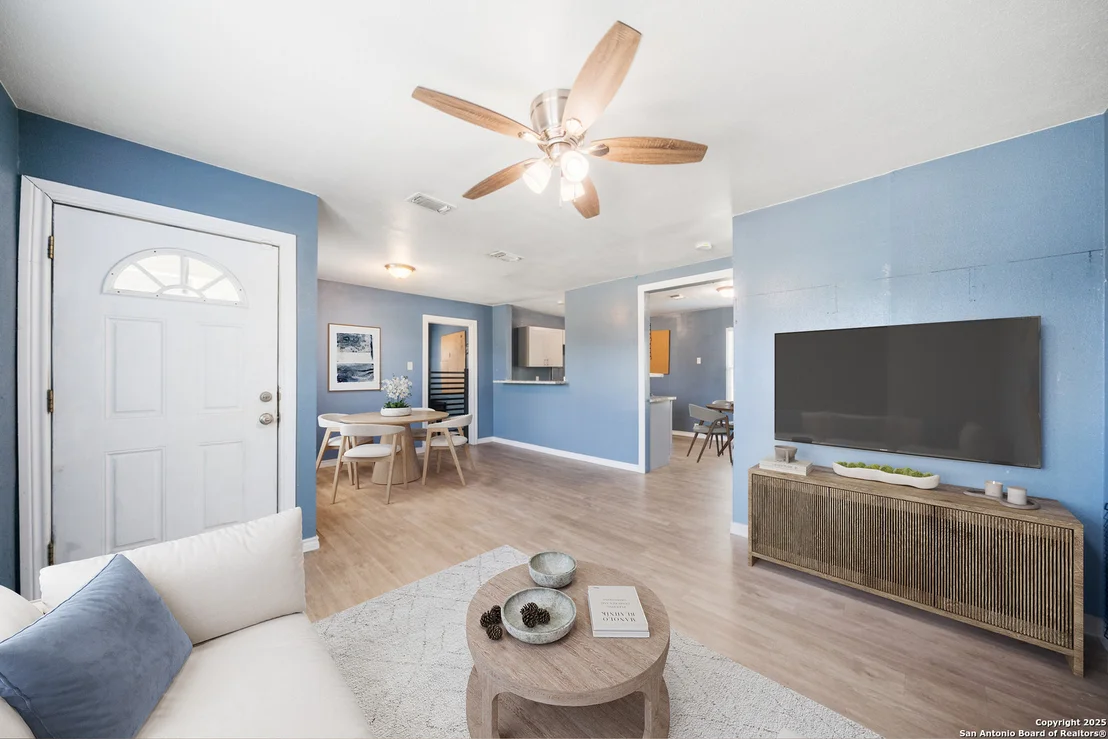 Photo of 915 Deely