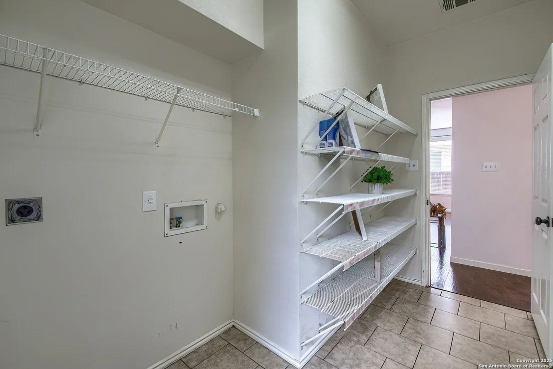 Photo of 5338 Argyle