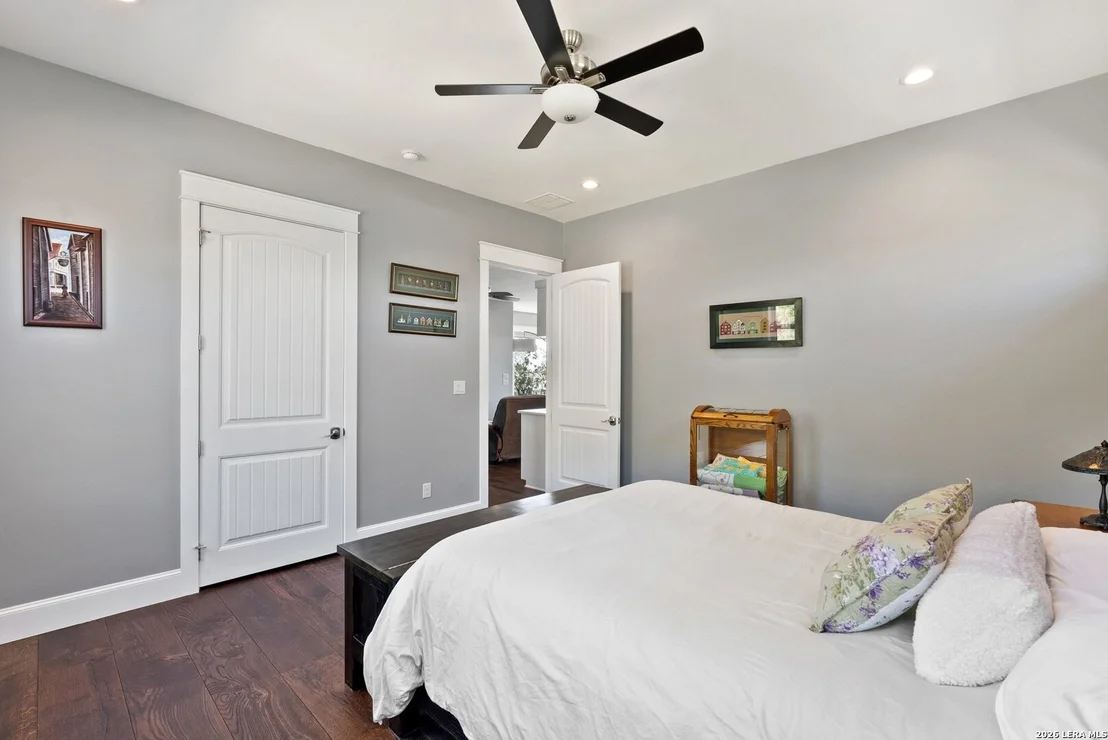 Photo of 926 Scenic