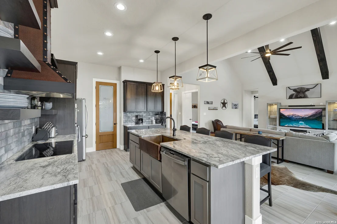 Photo of 562 TOYE BLVD