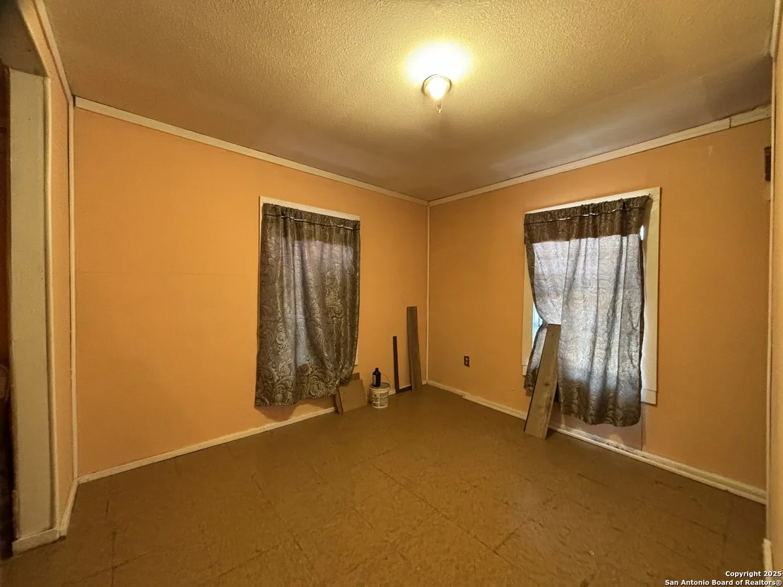 Photo of 371 Gillette