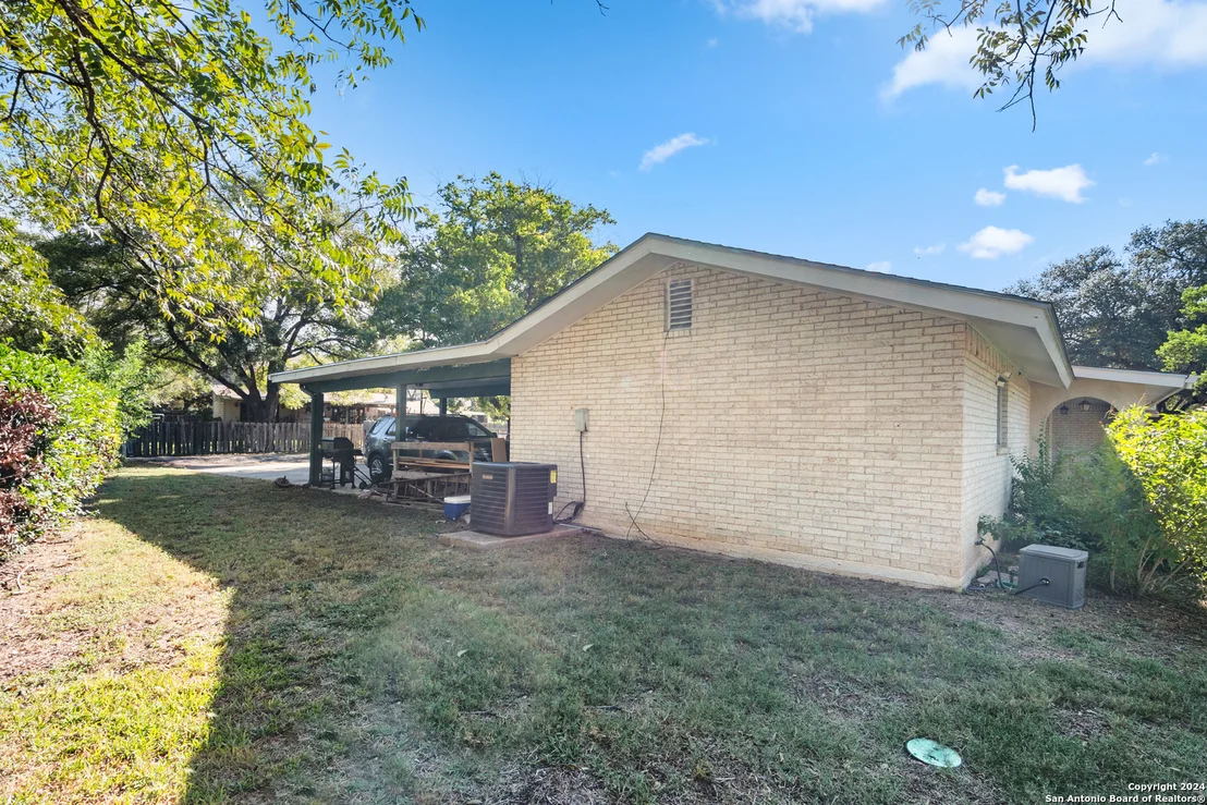 Photo of 5 DONNA DR