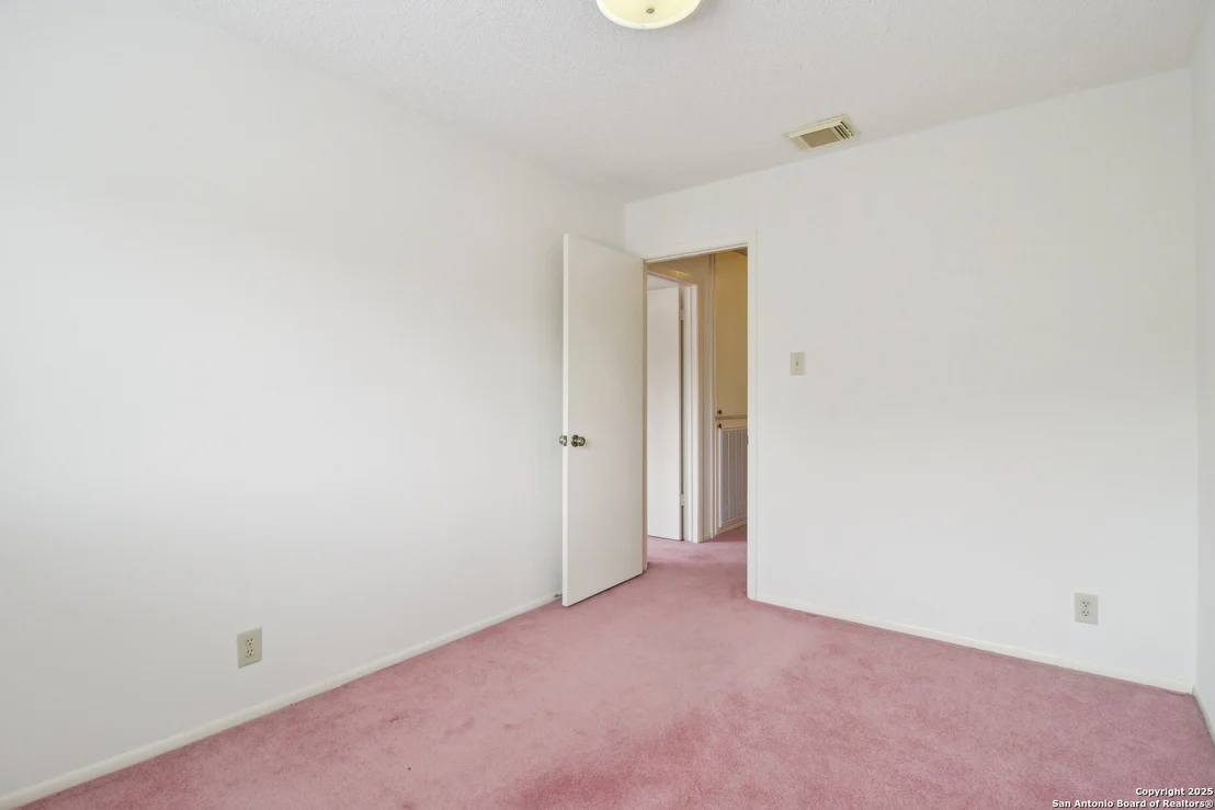 Photo of 7611 Wood Bluff