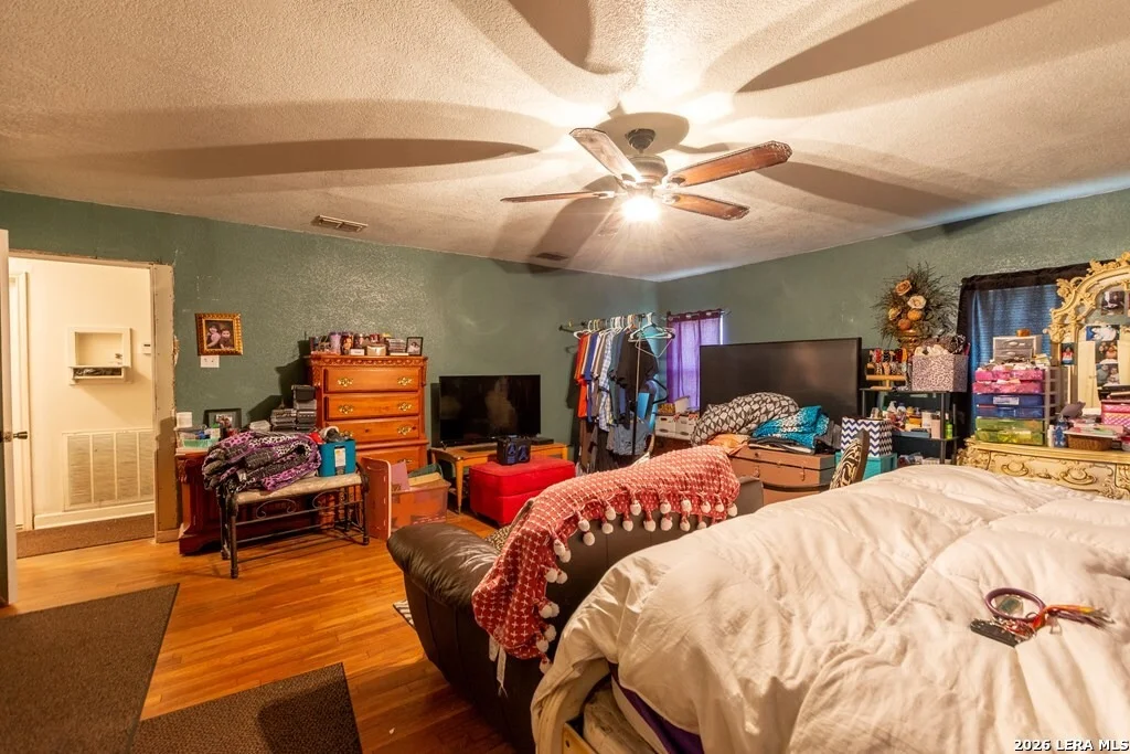 Photo of 546 Blanco