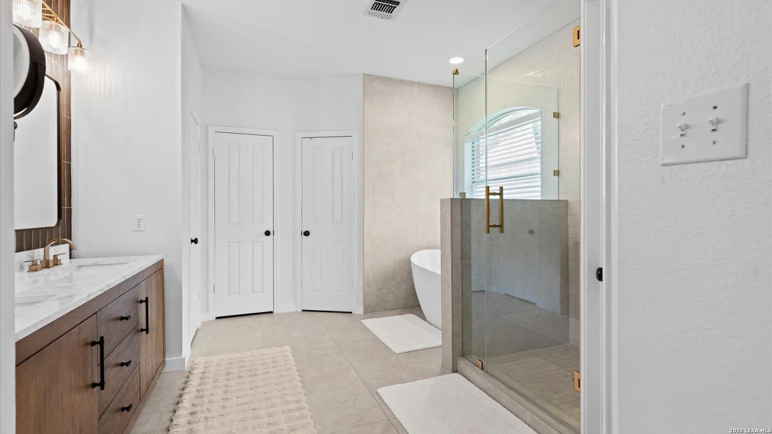 Photo of 1158 Bluff Forest