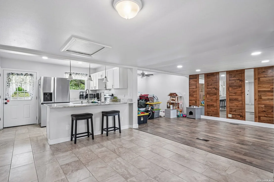 Photo of 974 S Addison