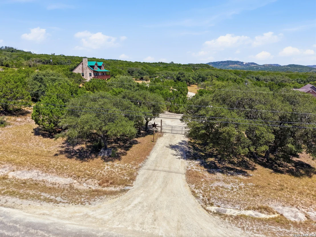 Photo of 412 Bear Springs Trl