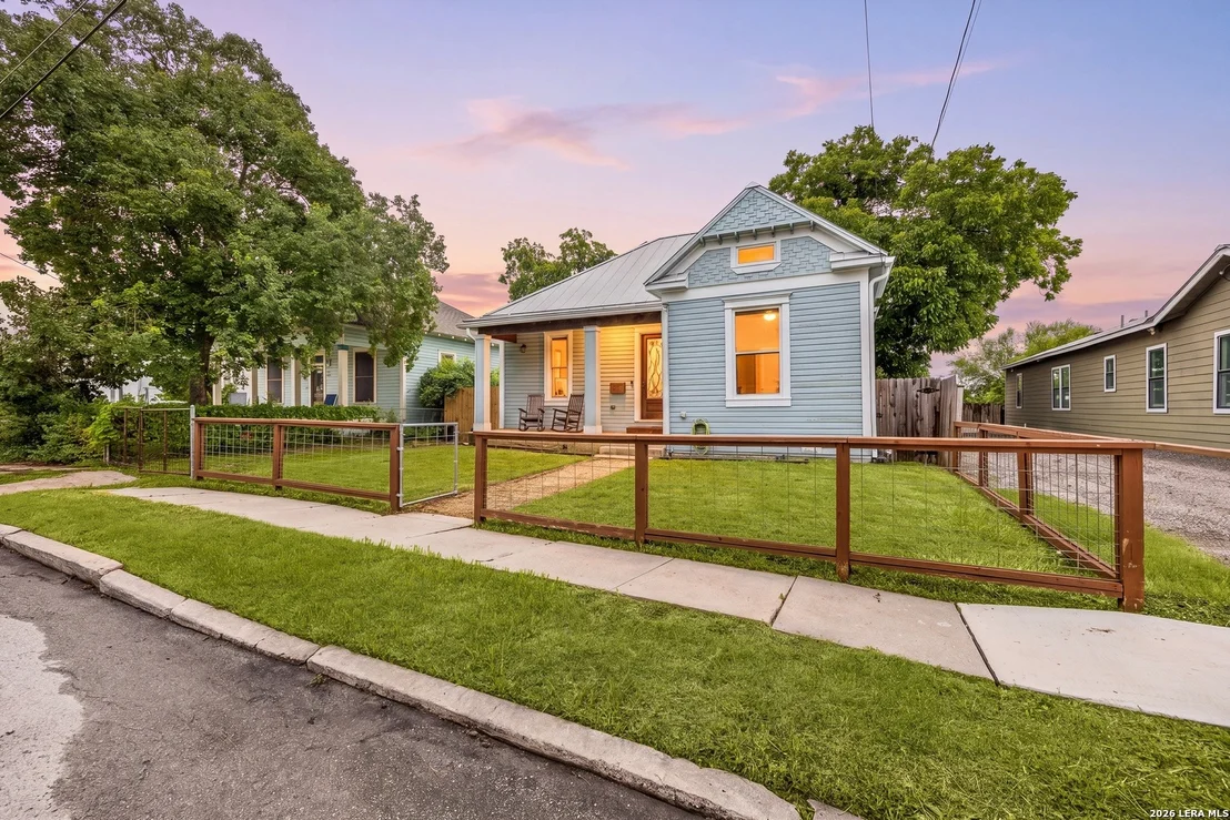 Photo of 122 Vitra Pl