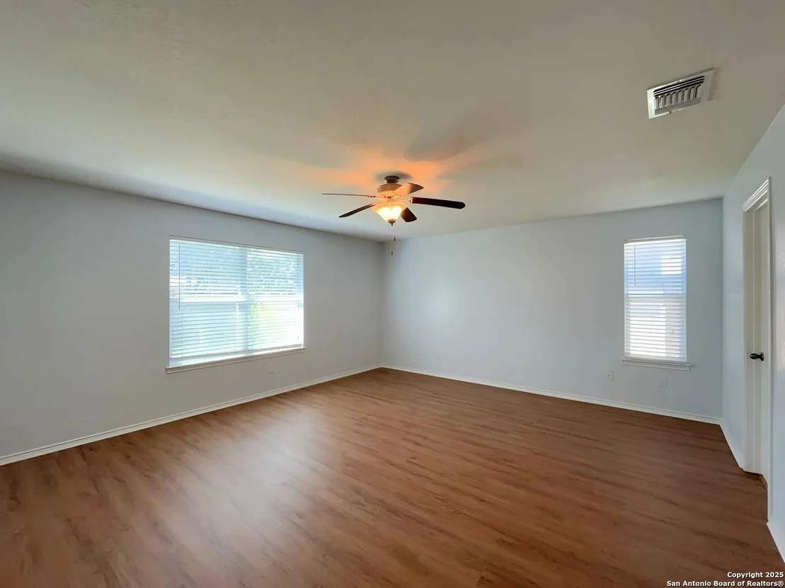 Photo of 4418 Semora Oak