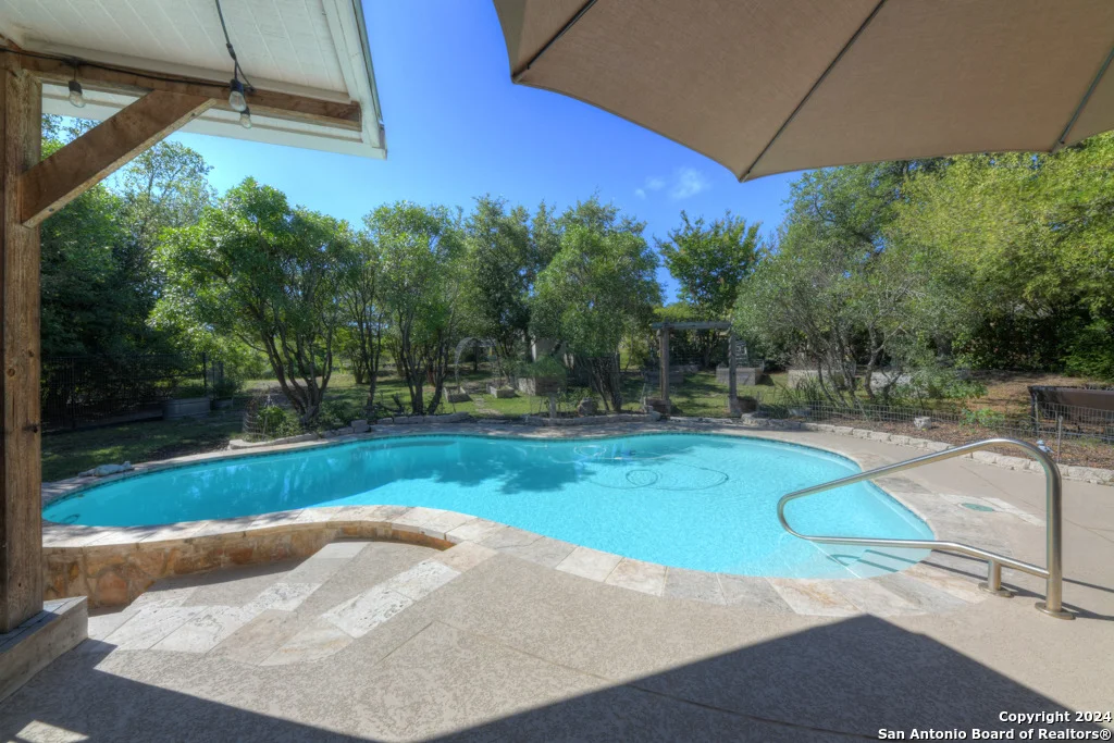 Photo of 172 LAKE FRONT DR