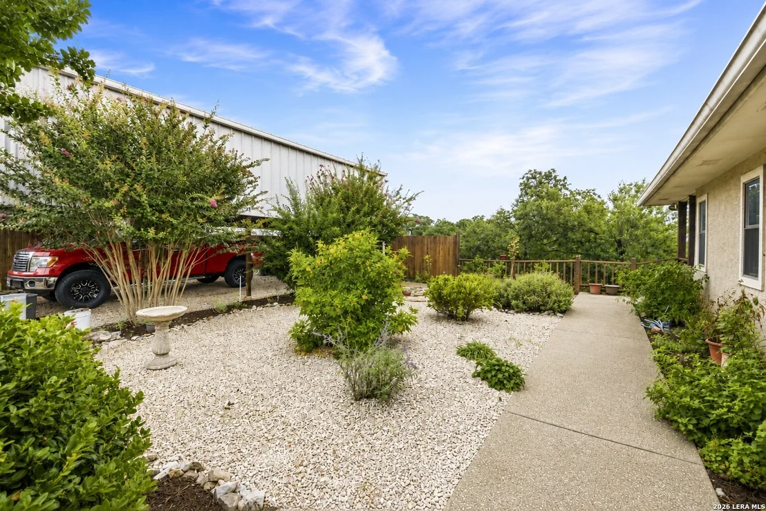 Photo of 138 RIDGE RD W