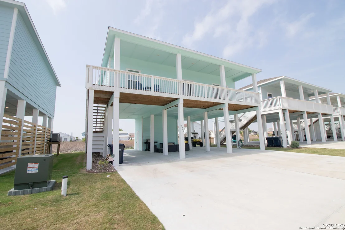 Photo of 207 Paradise Dr